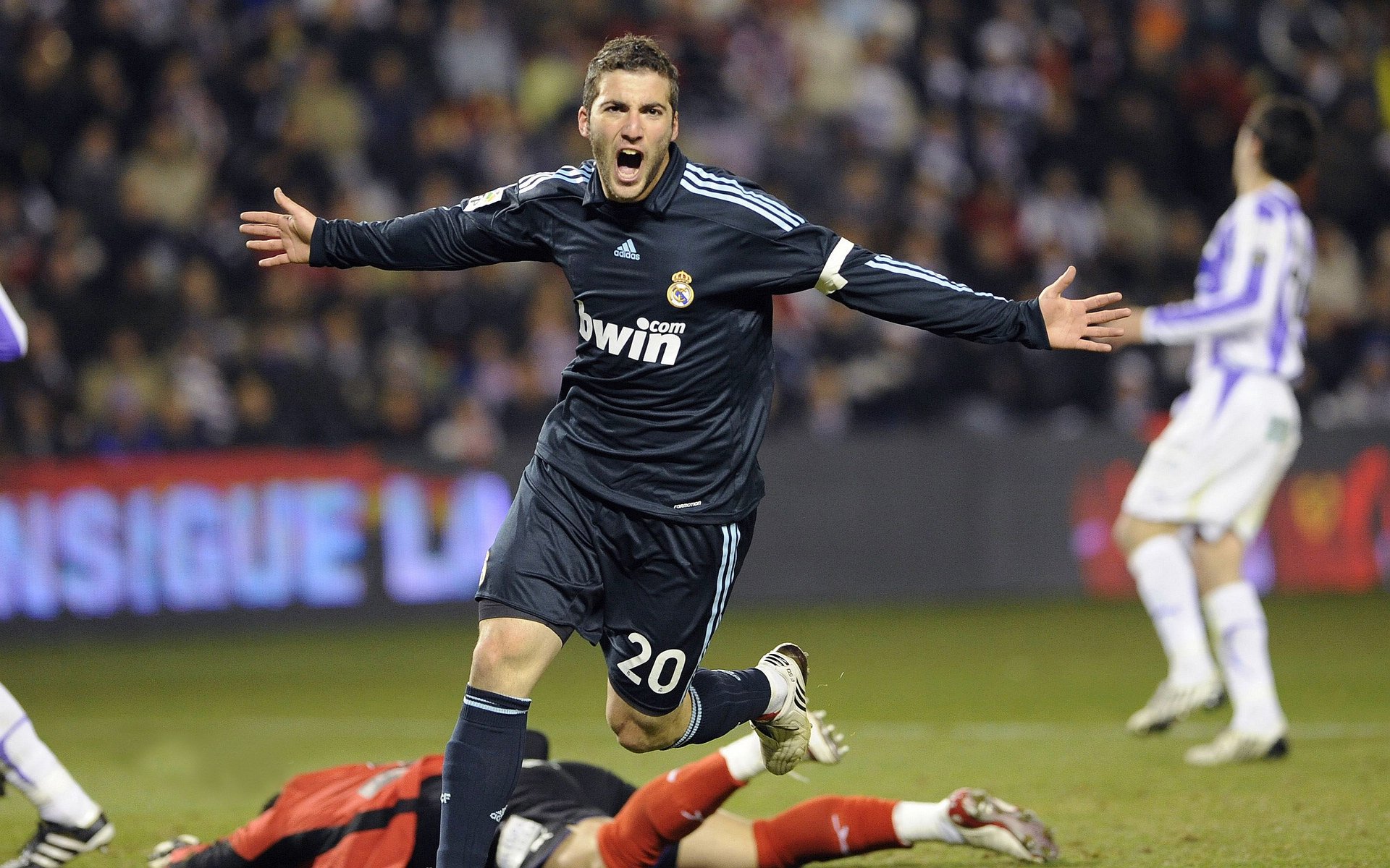 德甲冠军争夺,数据分析团队解密战术变化与成功要素,2021年德甲队伍介绍